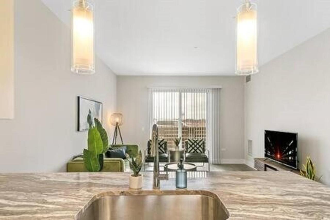 شقة أوكبروك تراس  في Bright & Comfortable Oakbrook 2Br Apt Free Parking - Ob 1 المظهر الخارجي الصورة