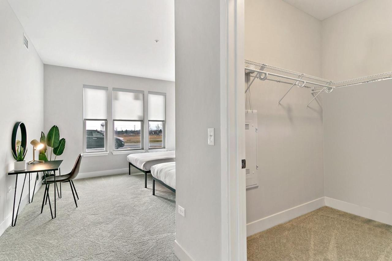 شقة أوكبروك تراس  في Bright & Comfortable Oakbrook 2Br Apt Free Parking - Ob 1 المظهر الخارجي الصورة